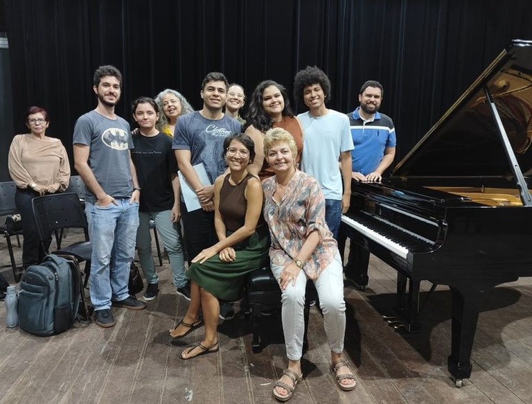 Dr. Ksenia Nosikova at the Piano with Students from her Masterclass in Brazil