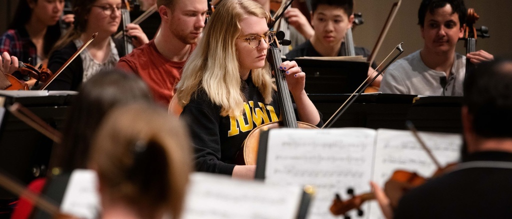 Orchestra musicisans rehearsing in the strings section
