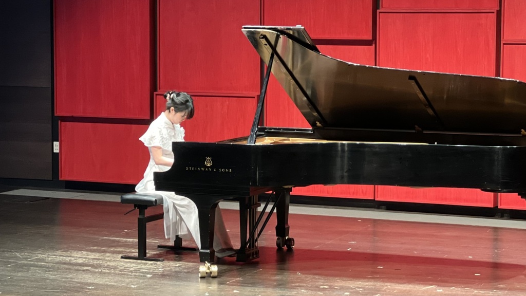 Jun Le performing at the grand piano in Voxman's Recital Hall