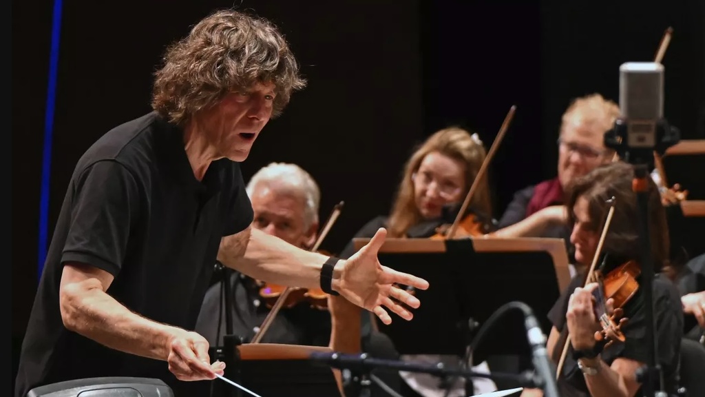 Scott Dunn conducting an orchestra