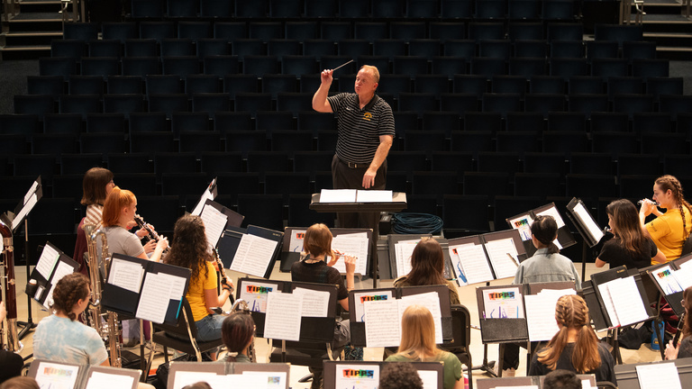 concert band rehearsal with Mark Heidel conducting